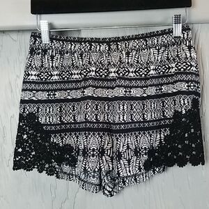 🖤5/$20🖤 NEW..FOREVER 21 black & off white shorts
